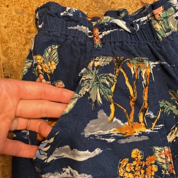 TIME and Tru navy blue Hawaiian print linen cuffed‎ shorts - Picture 3 of 7